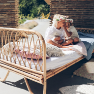 Lit banquette en rotin naturel pour enfant