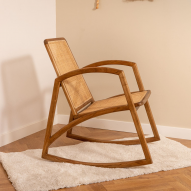 Rocking-chair en bois de mindy et cannage - RINCA