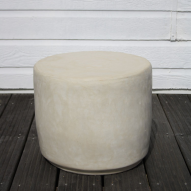 Table d’appoint Tadelaakt écru en forme de pouf